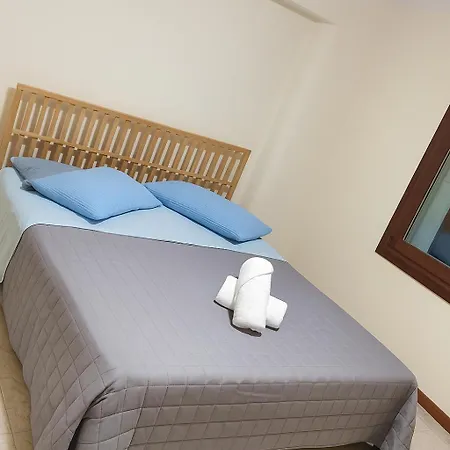 Queen S Giovanni Ideal For Families Or Large Group Διαμέρισμα